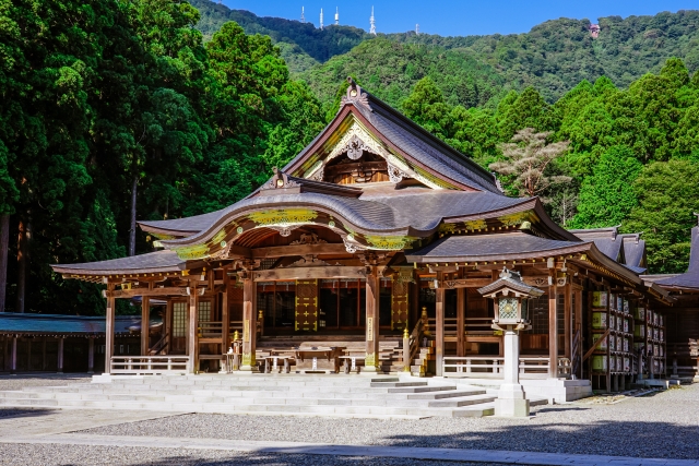 弥彦神社